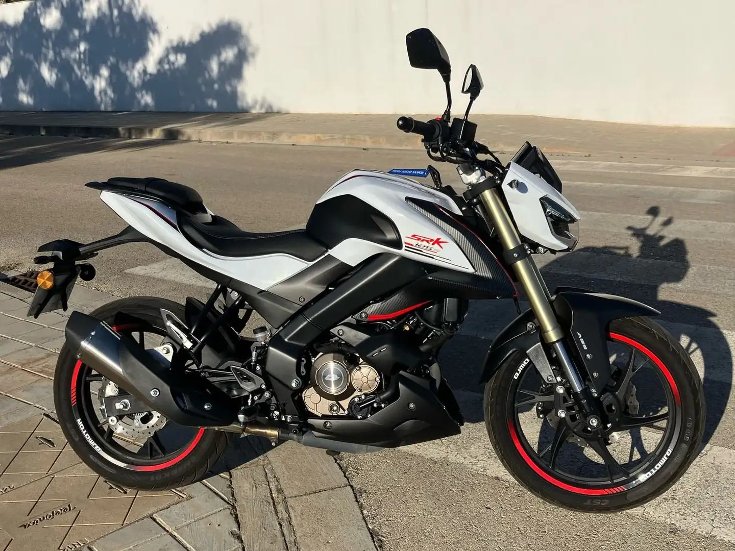QJ Motor SRK 125 S Белый - 1
