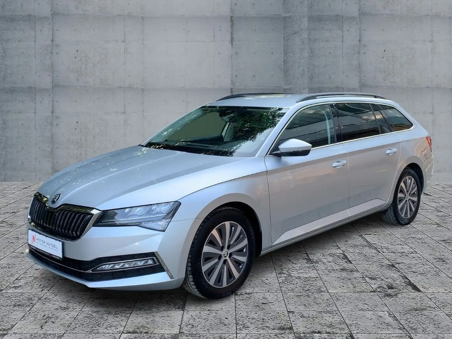 Skoda Superb Combi iV AMBITION LED+NAVI+AHK+STDHZG+VC Argent - 2