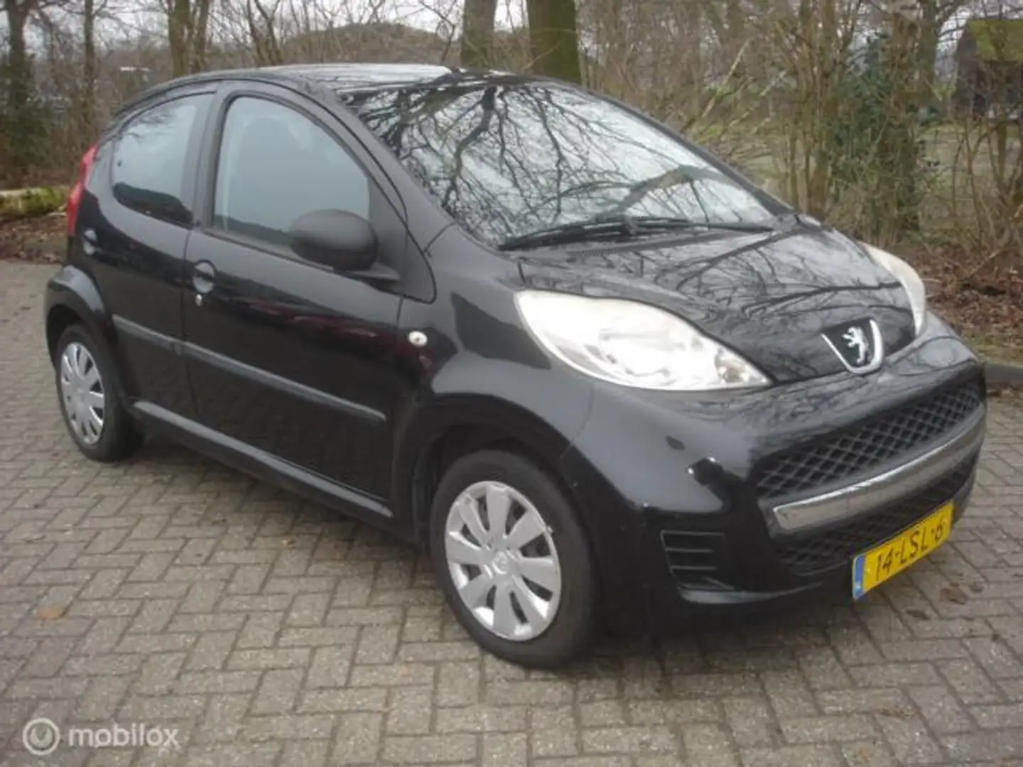Peugeot 107 1.0-12V XS NAP Urban Move 5 deurs APK 3-3-2027 Schwarz - 1