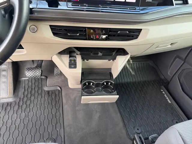 Volkswagen Multivan view 9