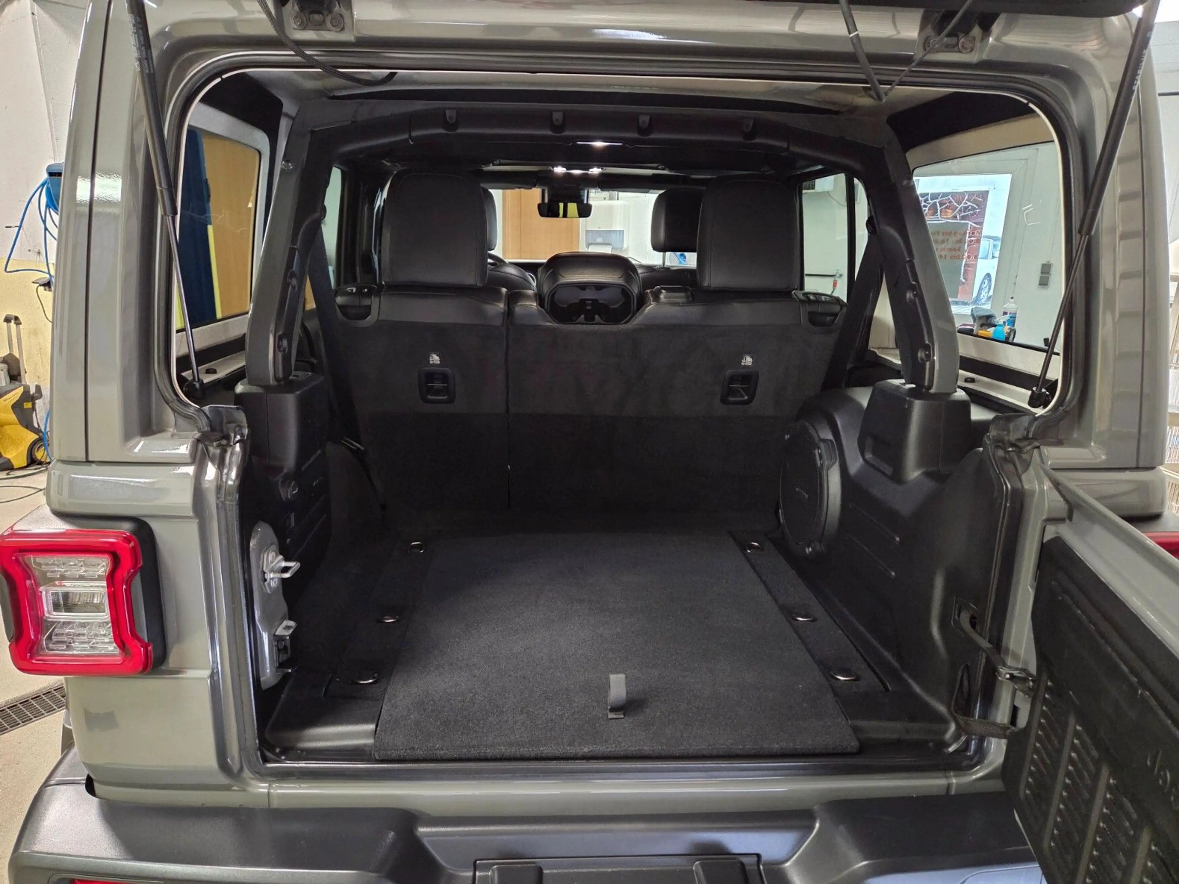 Jeep Wrangler 2.2 CRDi Unlimited Sahara Sonderlack — photo 14