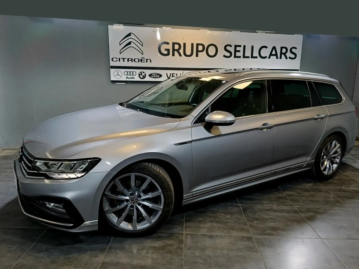 Volkswagen Passat Variant 2.0TDI EVO R-Line DGS7 110kW Gris - 2