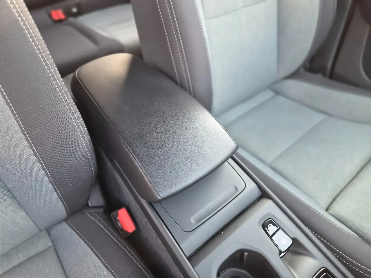 Volvo XC40 Core 2WD/Navi/Kamera/LEDs/Garantie/1.Hand, миниатюра 21