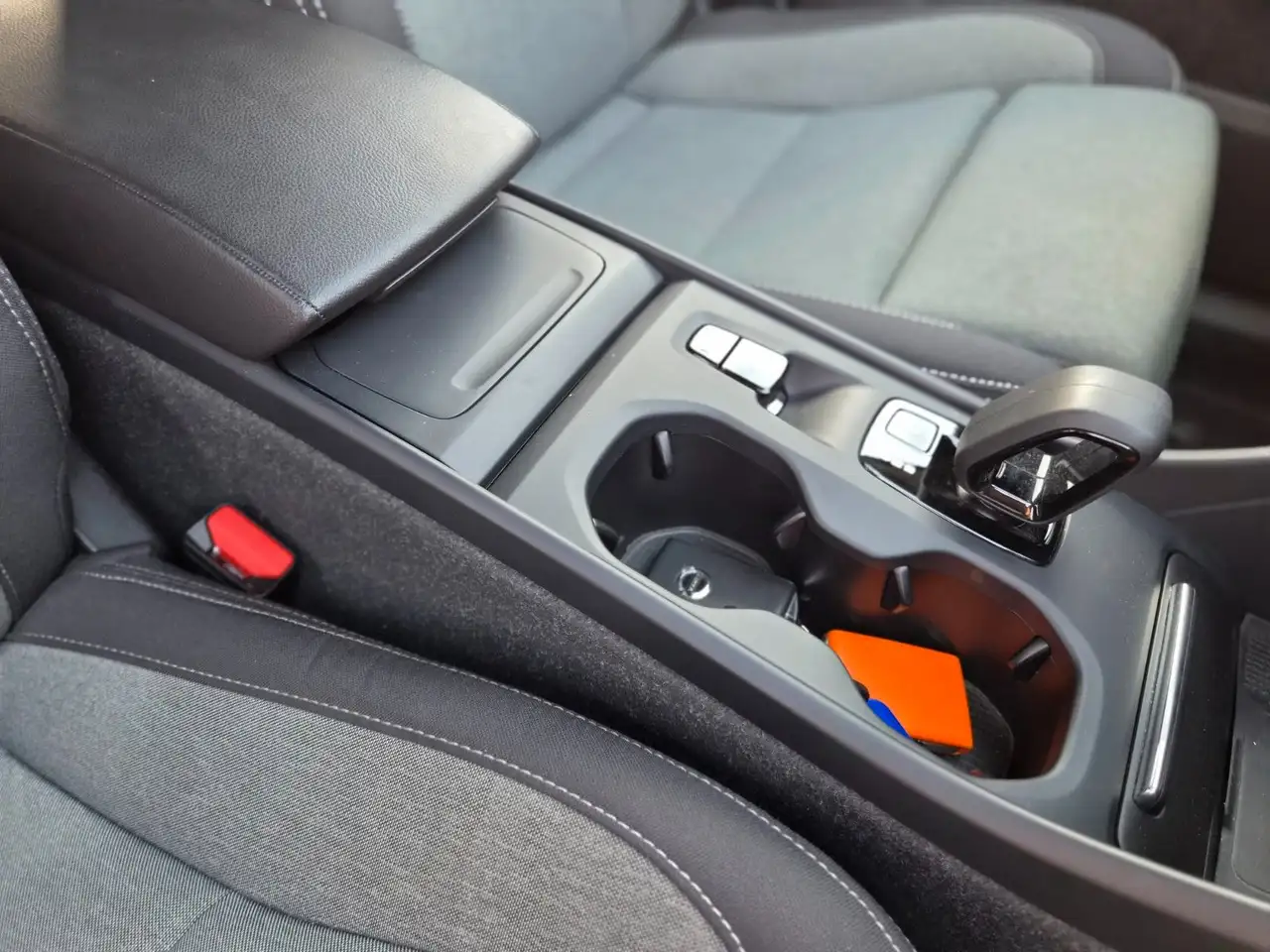 Volvo XC40 Core 2WD/Navi/Kamera/LEDs/Garantie/1.Hand, миниатюра 18