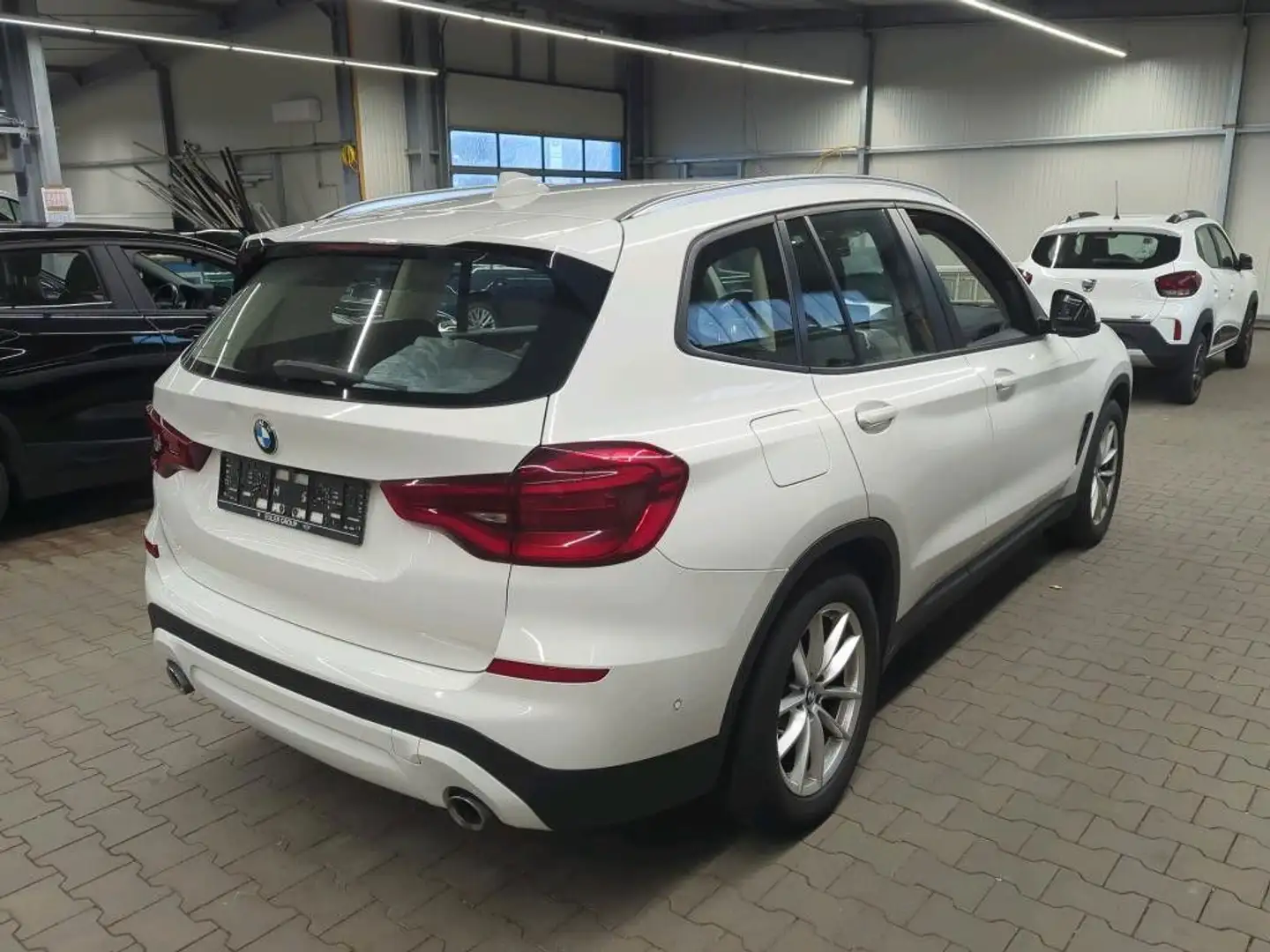 BMW X3 xDrive 20 d Advantage  *Mild-Hybrid * Weiß - 2