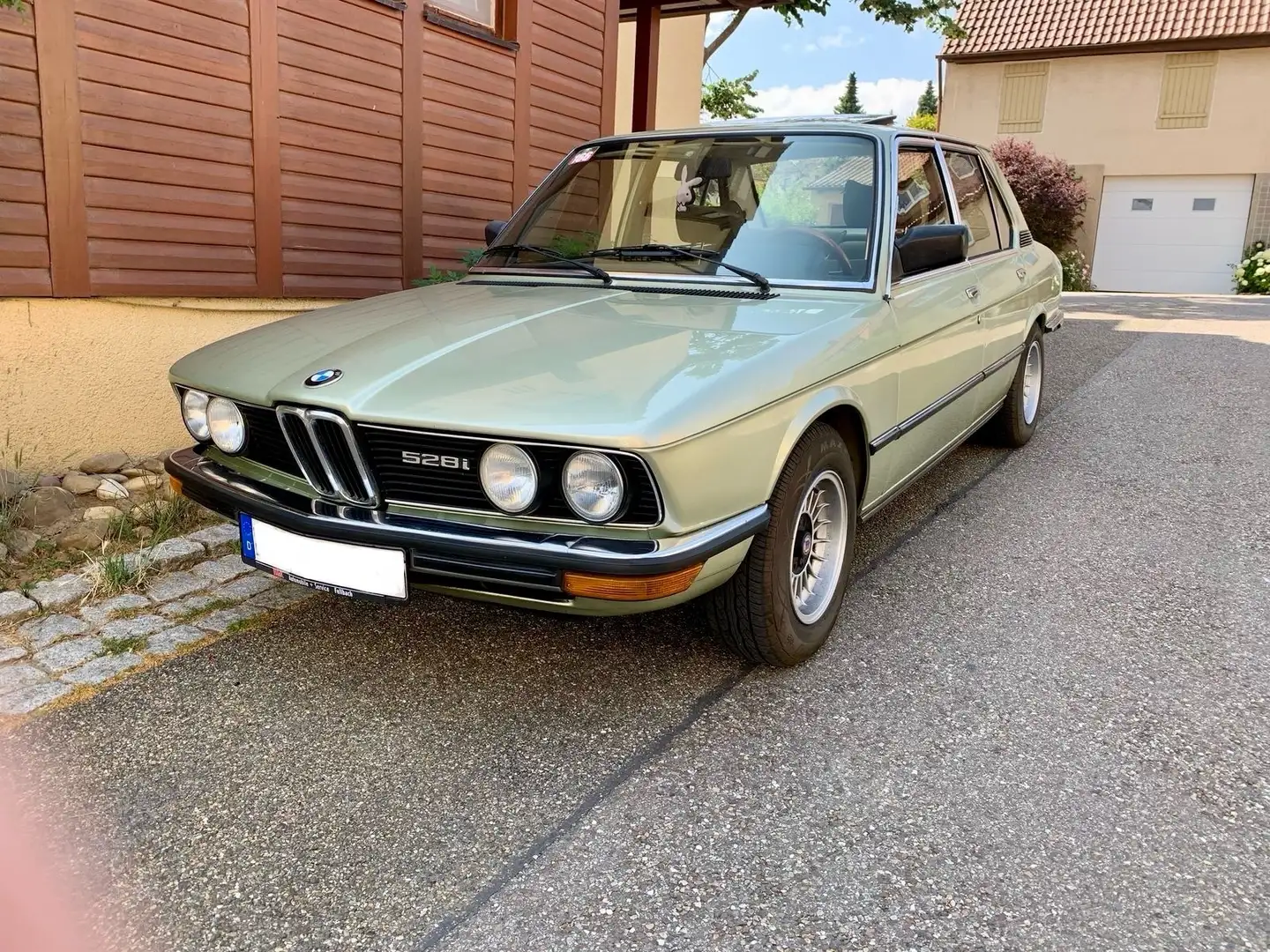 BMW 528 Grün - 1
