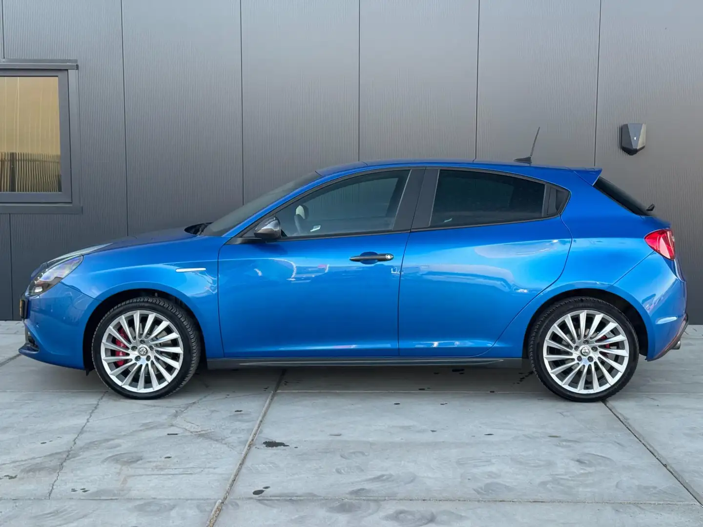 Alfa Romeo Giulietta Super 1.4 Turbo MultiAir Carbon 2018 150PK Airco C Bleu - 2