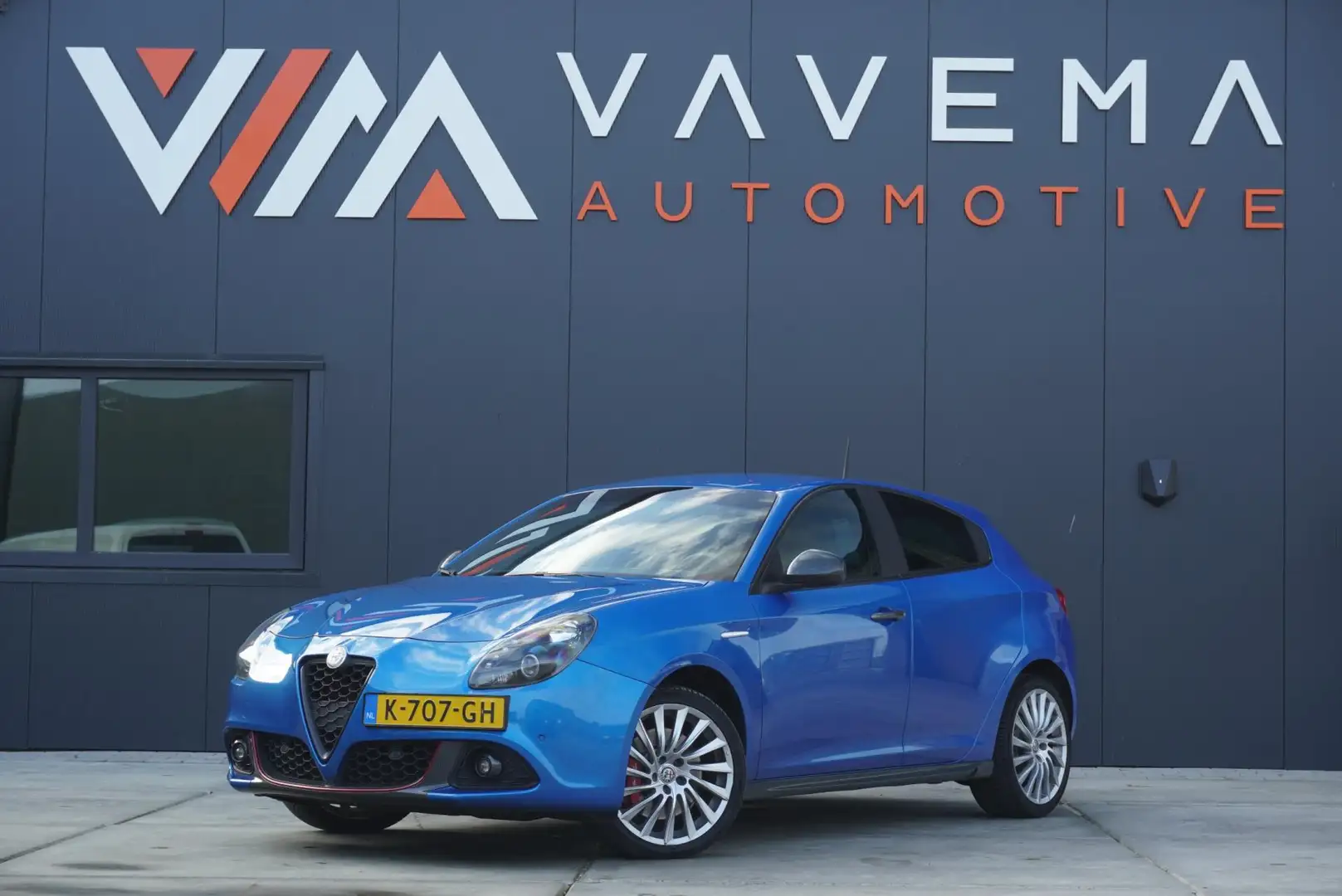 Alfa Romeo Giulietta Super 1.4 Turbo MultiAir Carbon 2018 150PK Airco C Blauw - 1