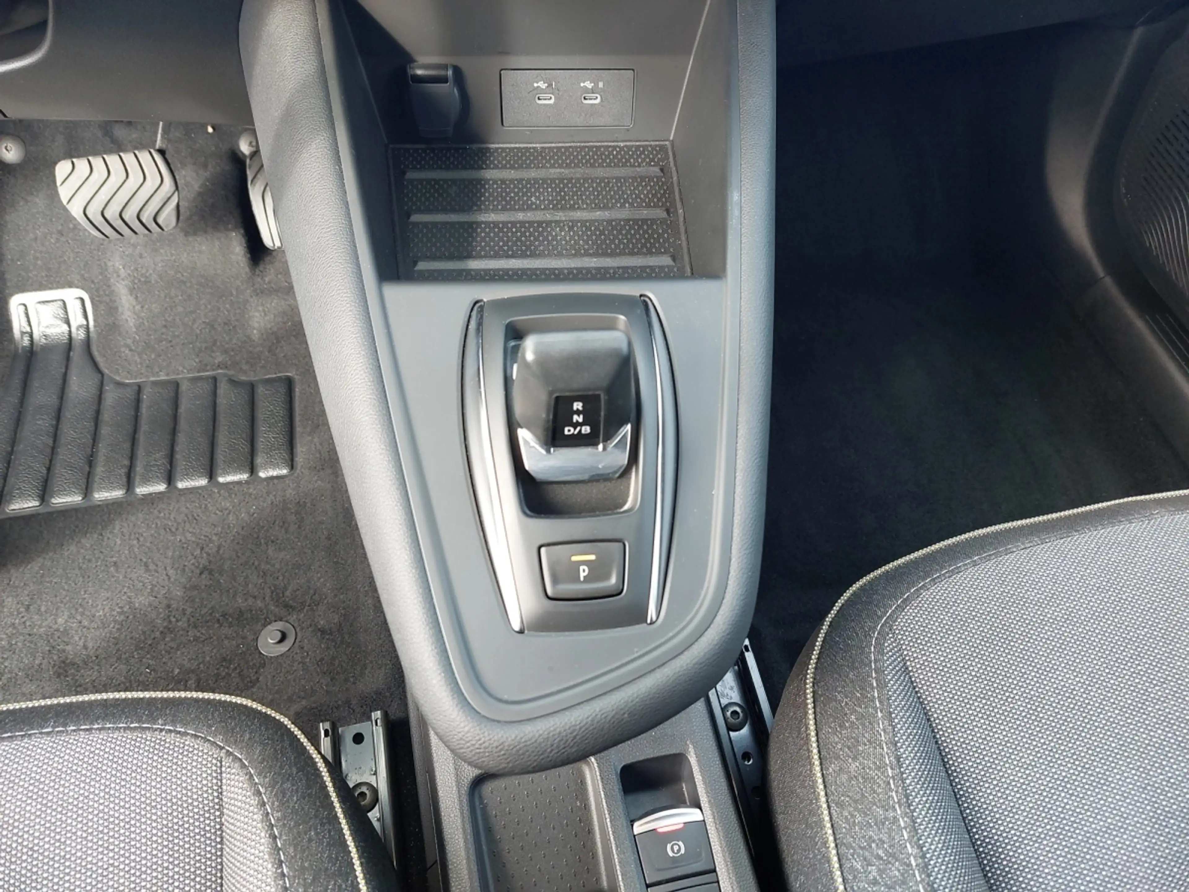 Renault Symbioz Techno Full Hybrid E-Tech 160 (MY25) — photo 9