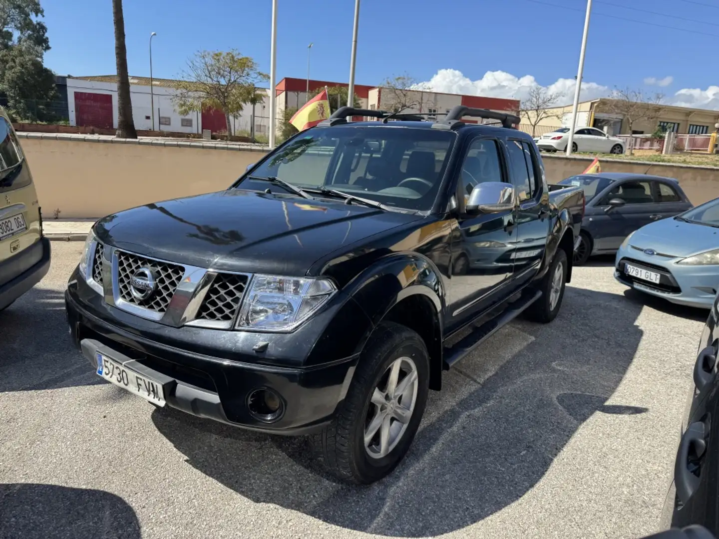 Nissan Navara 2.5dCi SE DCb.4x4 Aut. Noir - 1