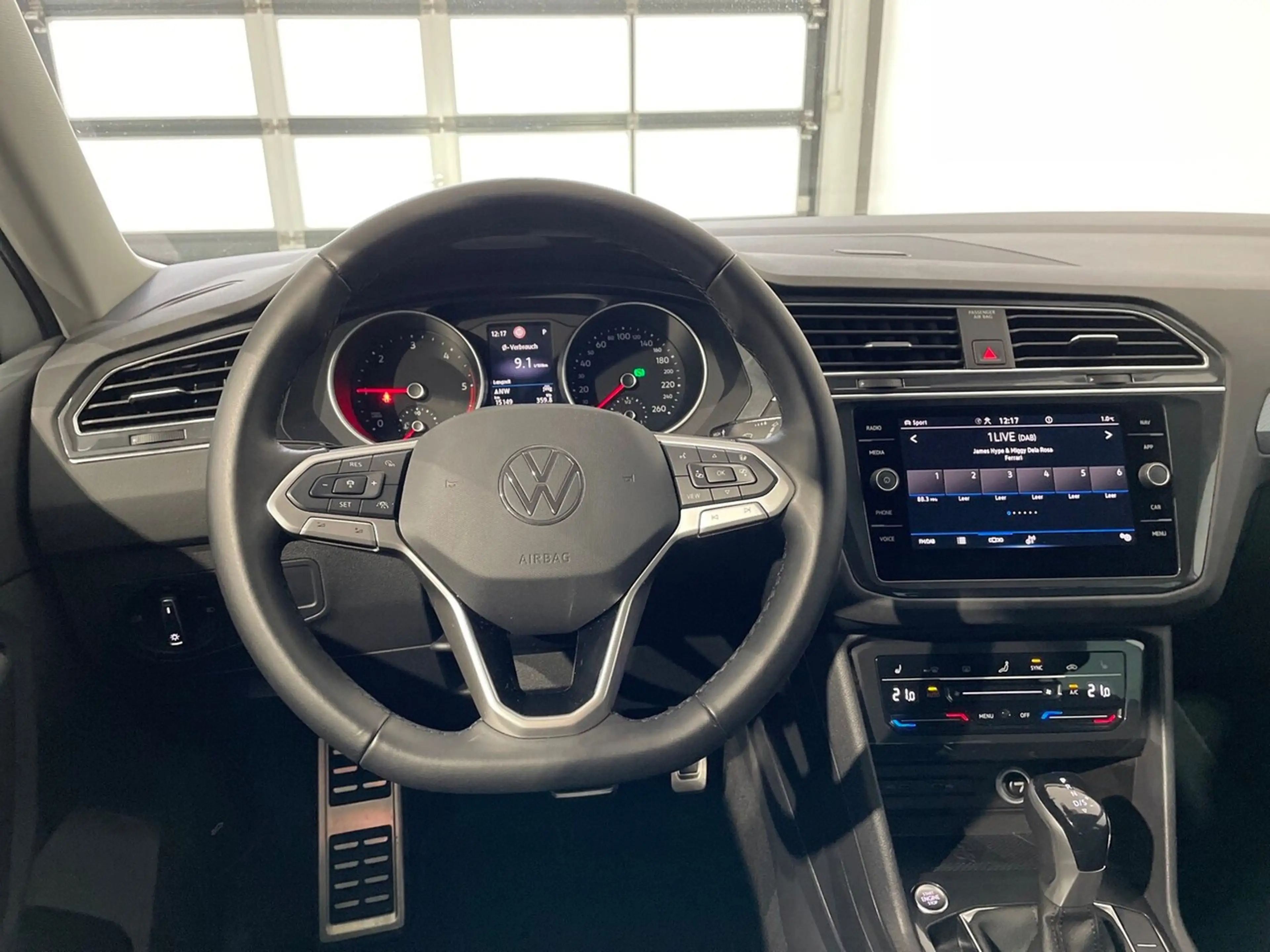 Volkswagen Tiguan 2.0 TDI DSG Active AHK Navi ACC LED RFK 18-Zoll — photo 9
