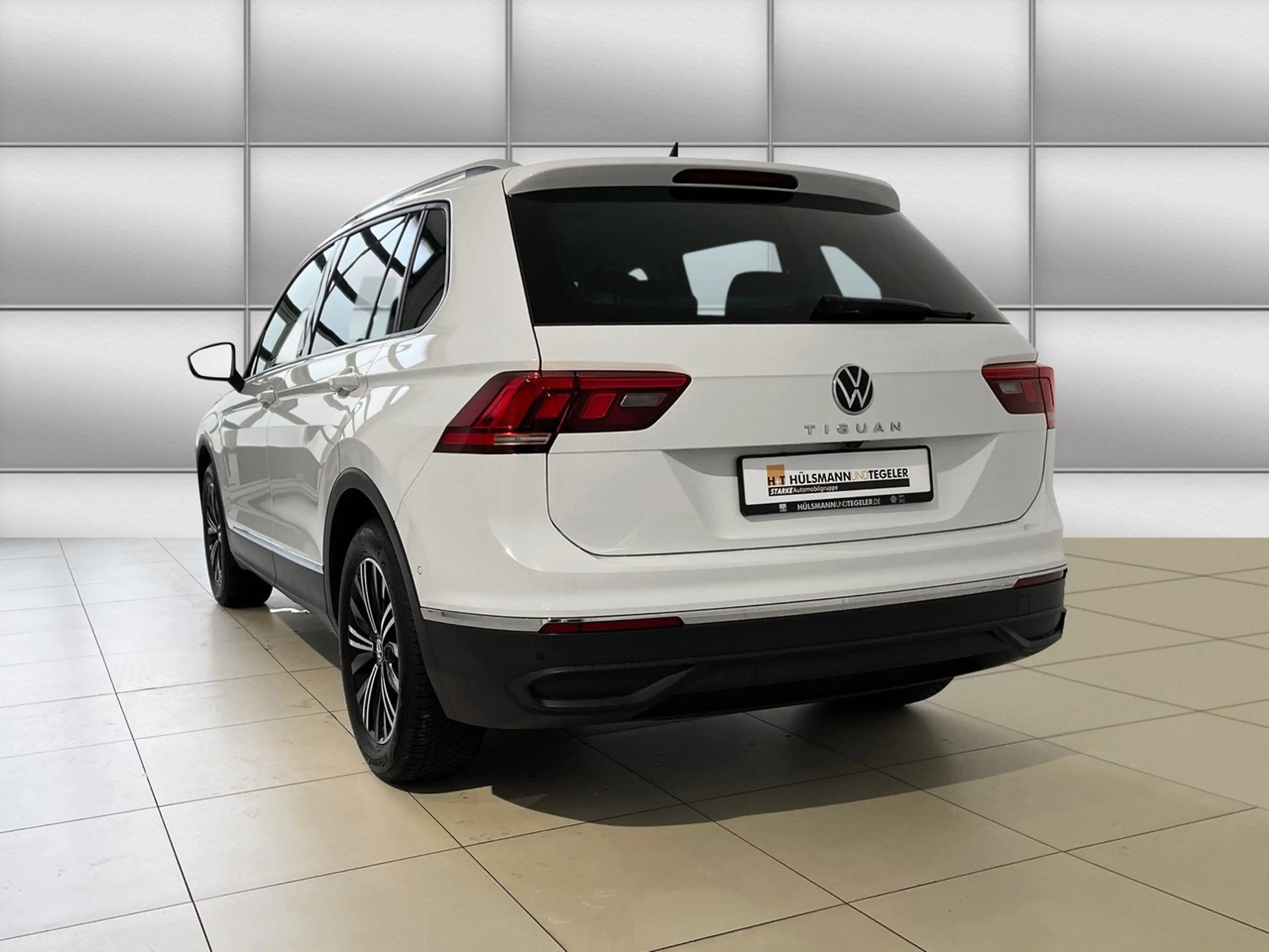 Volkswagen Tiguan 2.0 TDI DSG Active AHK Navi ACC LED RFK 18-Zoll — photo 4