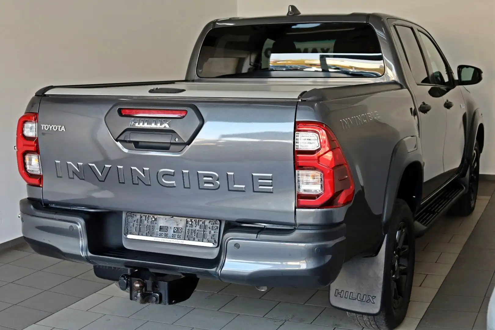 Toyota Hilux 2.8 D-4D Invincible,4x4 ,CarPlay,Rollo,AHK Gris - 2