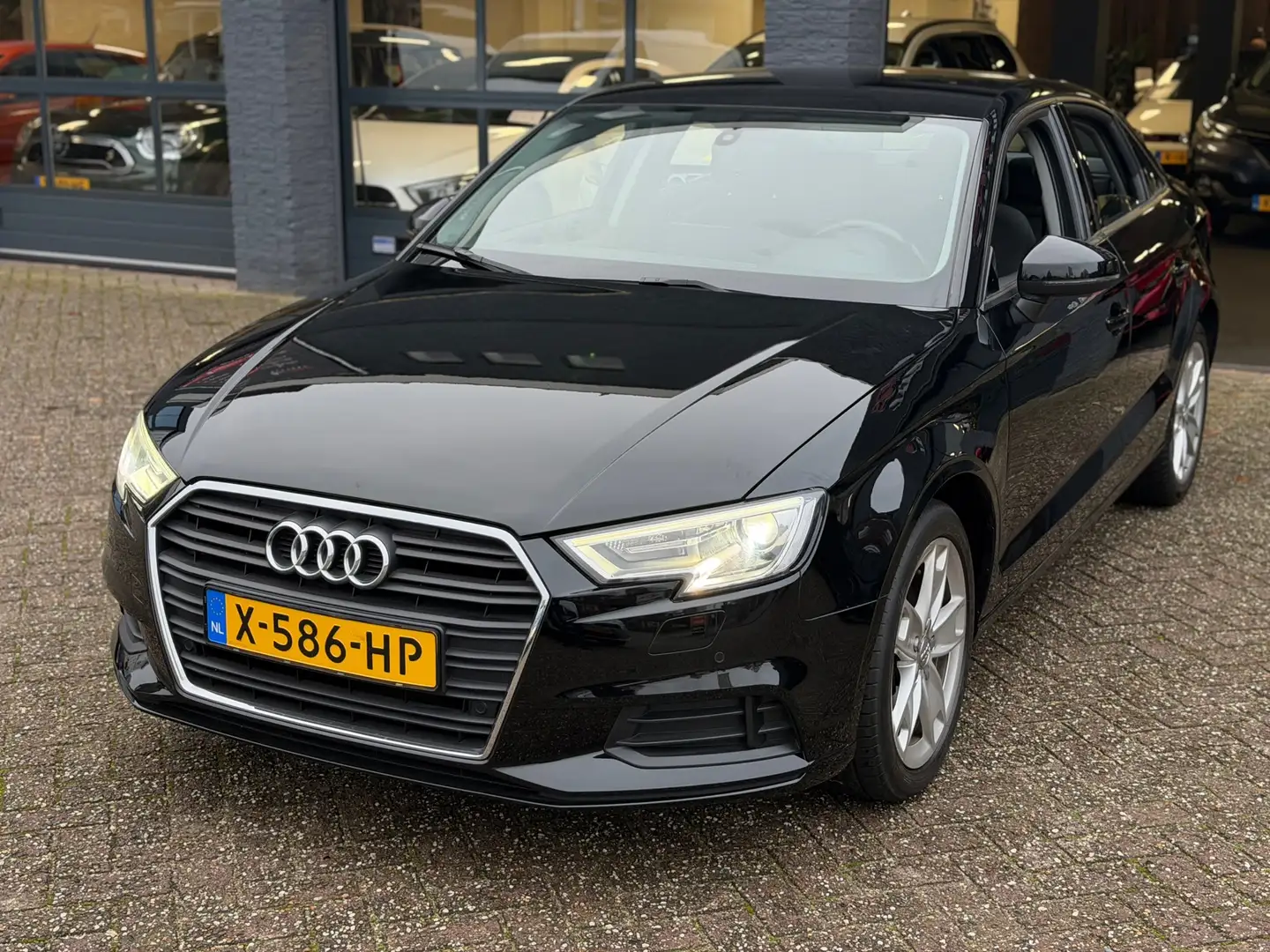 Audi A3 Limousine 1.0 TFSI S-Line FACELIFT|AIRCO|NAVI|PDC| Zwart - 1