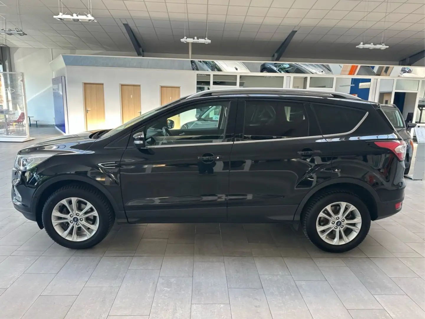 Ford Kuga 1.5 EcoBoost  Titanium Navi Winterpaket Schwarz - 2