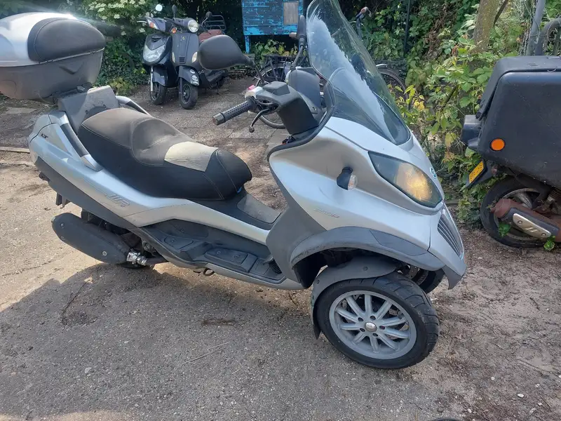 Piaggio MP3 250 - foto 3