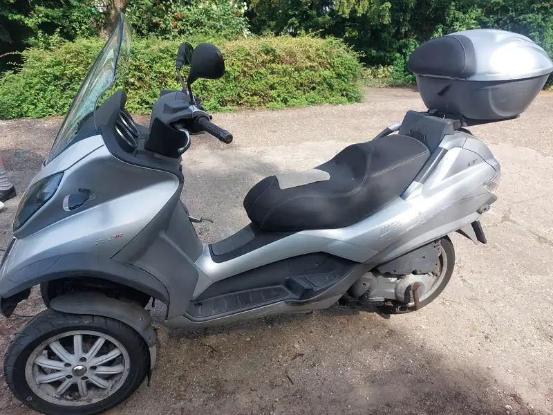 Piaggio MP3 250