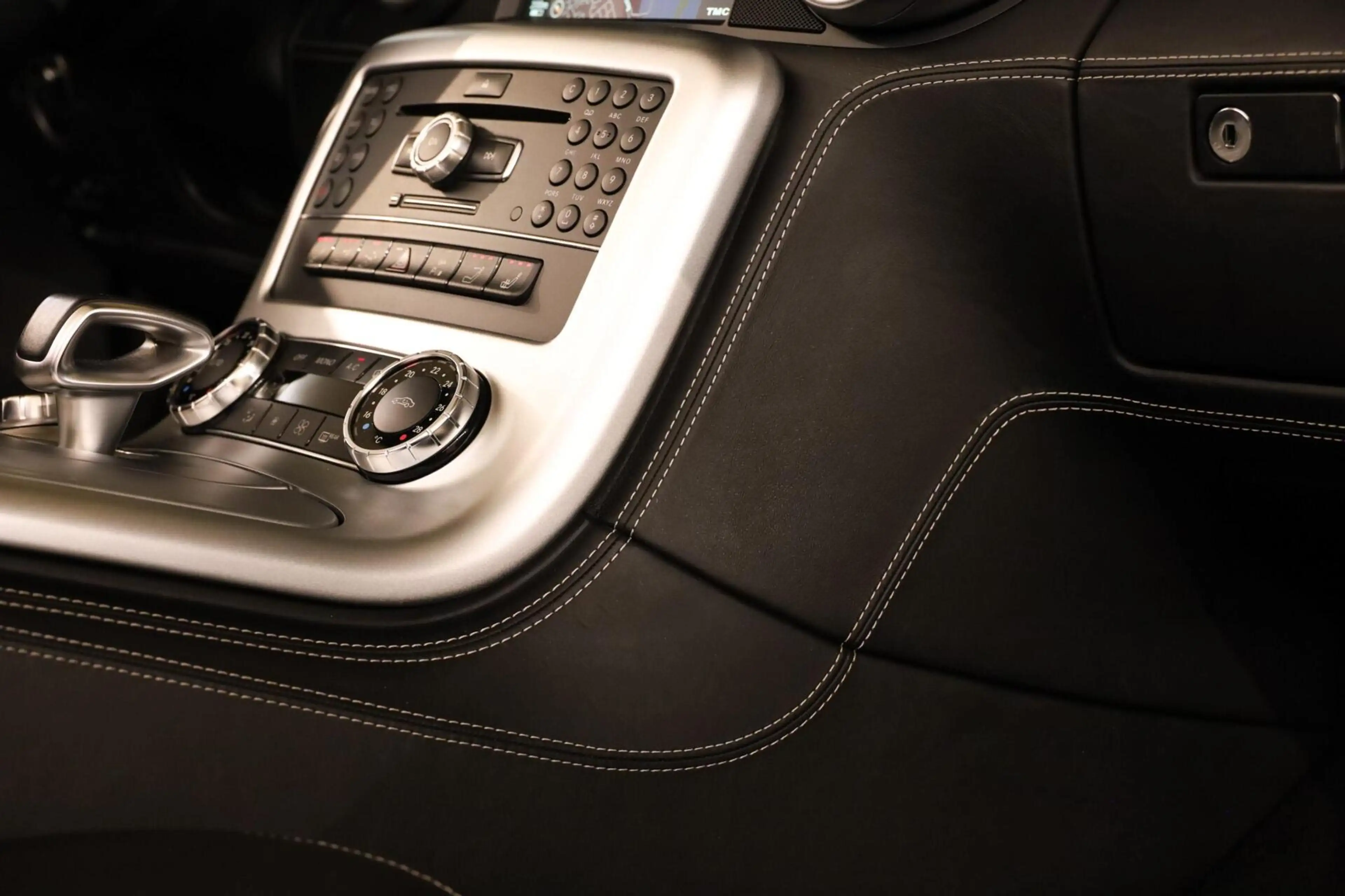 Mercedes-Benz SLS Roadster 6.3 AMG|Leder|Camera|Alcantara|Softtop| — photo 31