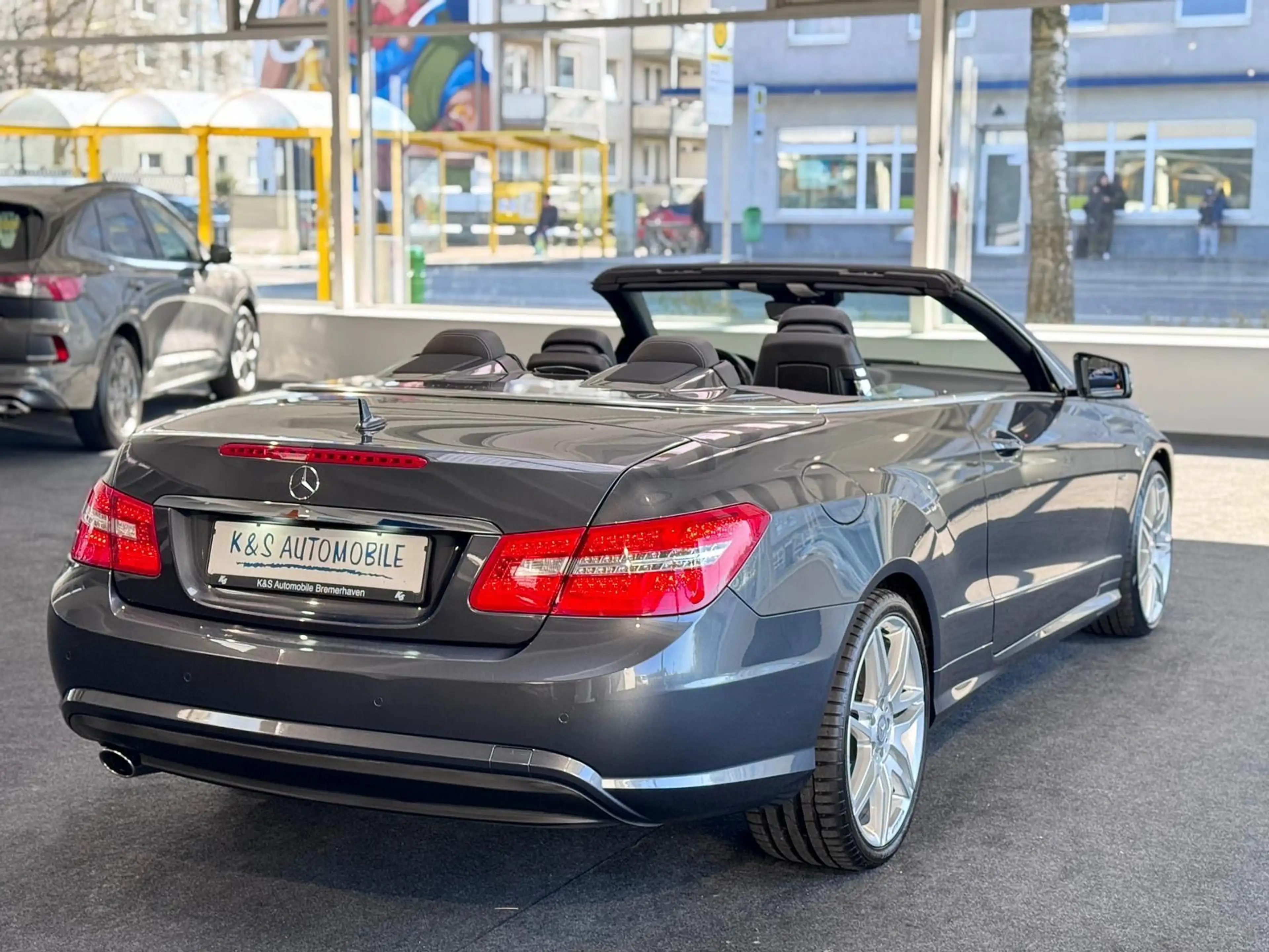 Mercedes-Benz E 250 E Cabrio*AUTOM.*LEDER*SITZH.*XENON*NAVI* — photo 13