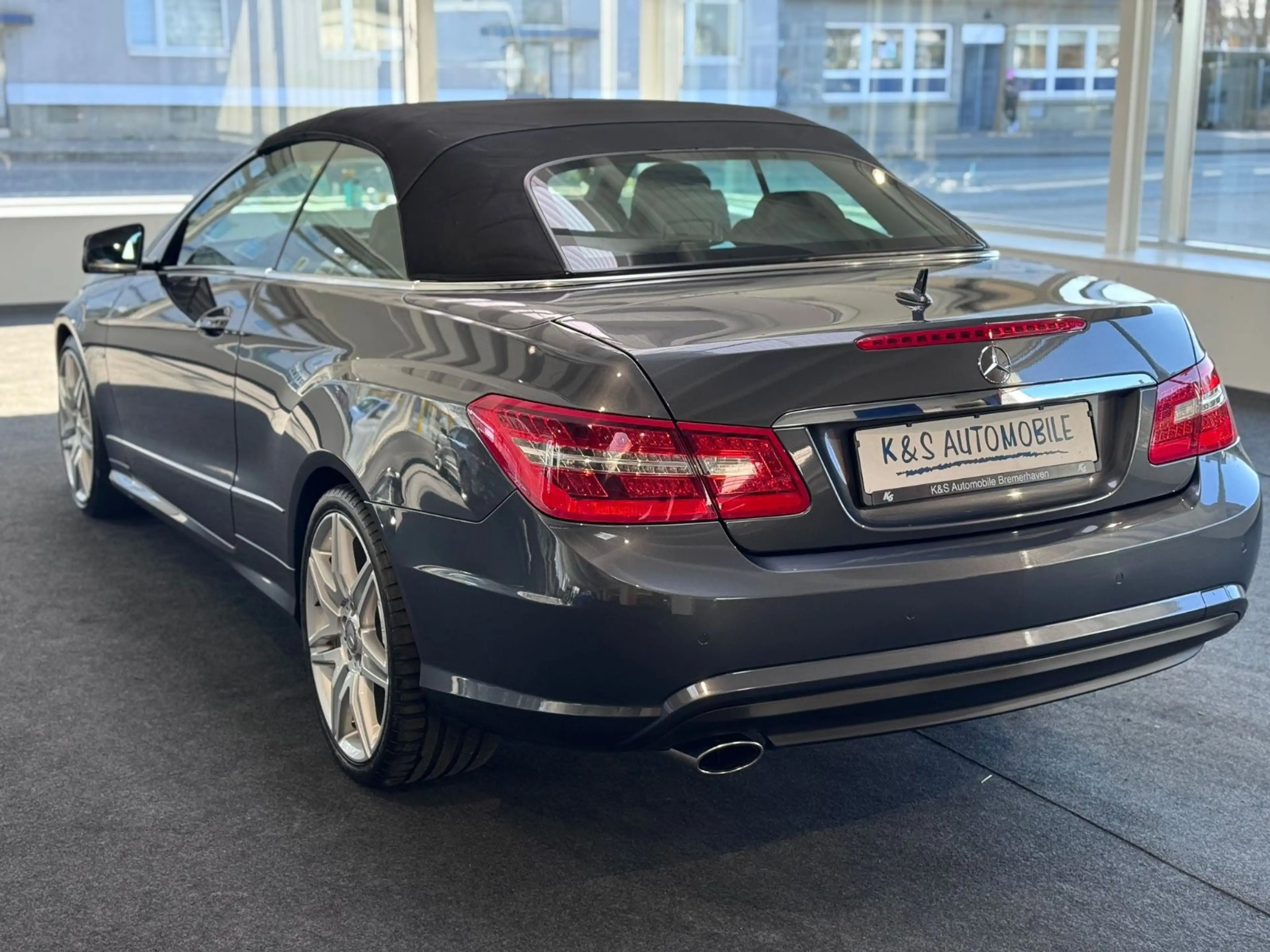 Mercedes-Benz E 250 E Cabrio*AUTOM.*LEDER*SITZH.*XENON*NAVI* — photo 9