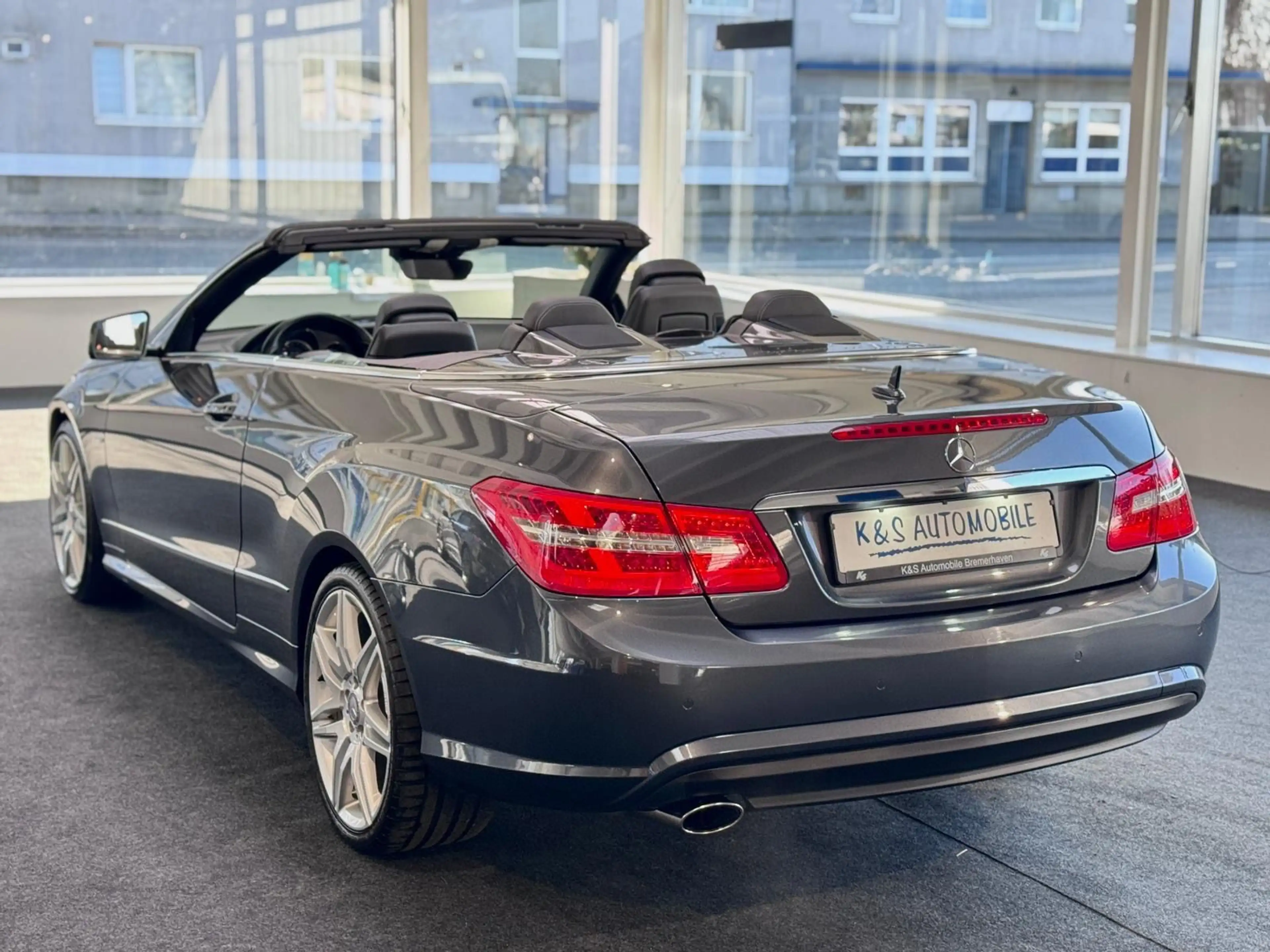 Mercedes-Benz E 250 E Cabrio*AUTOM.*LEDER*SITZH.*XENON*NAVI* — photo 10