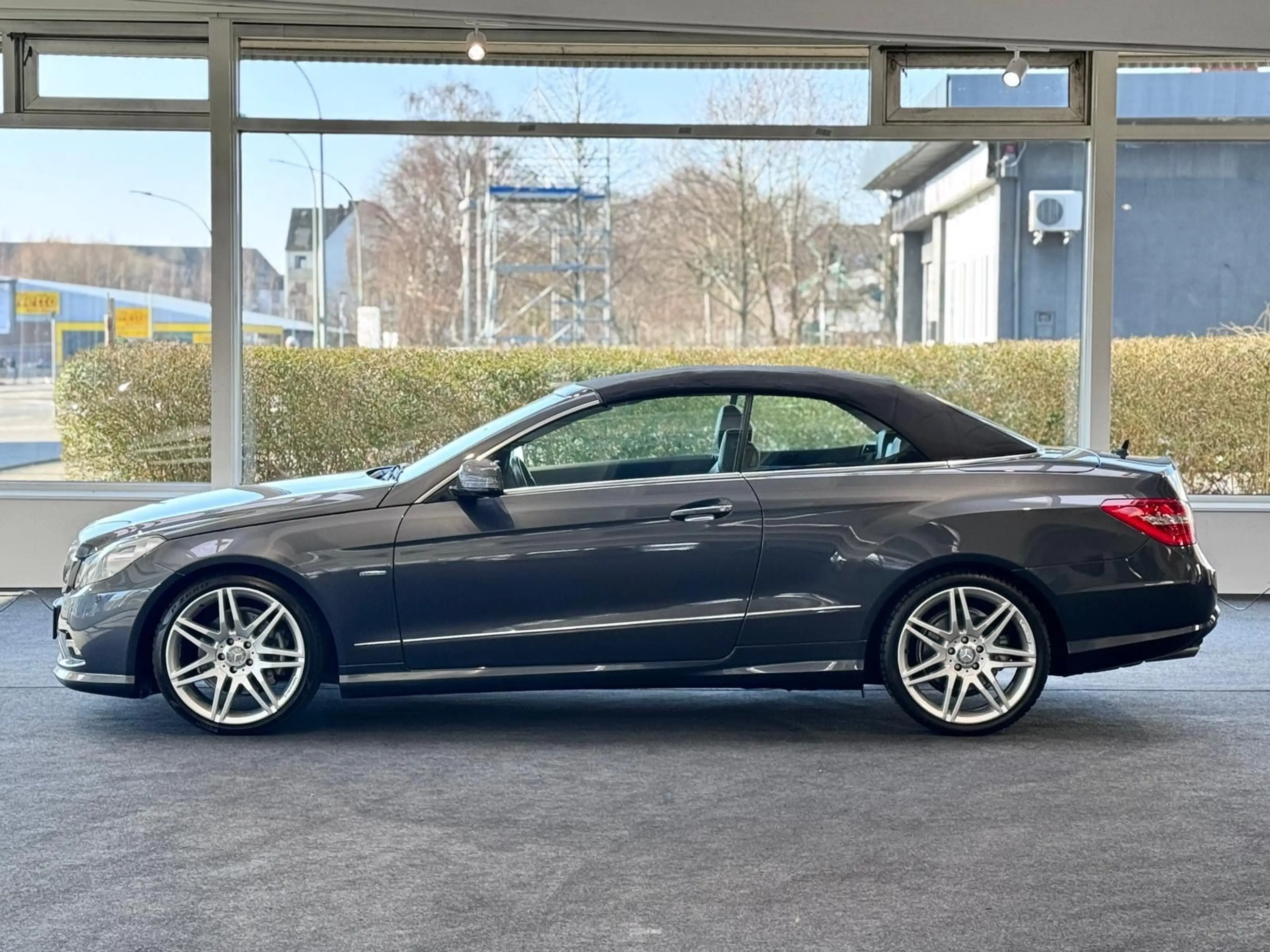 Mercedes-Benz E 250 E Cabrio*AUTOM.*LEDER*SITZH.*XENON*NAVI* — photo 7