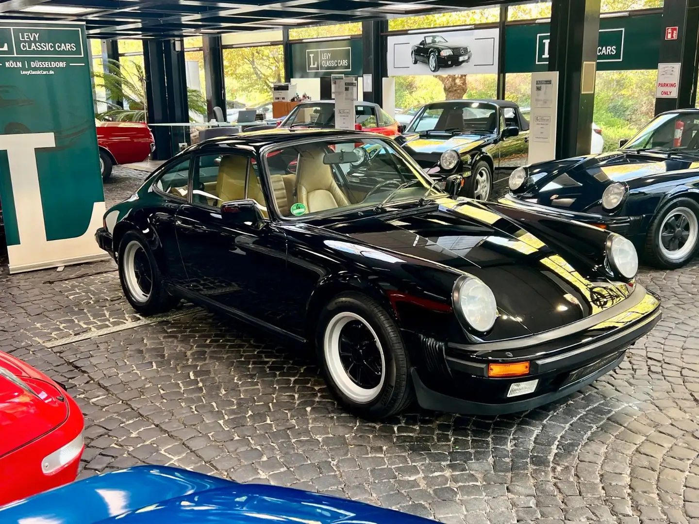 Porsche 911 3,2 Carrera Coupe Schwarz - 1