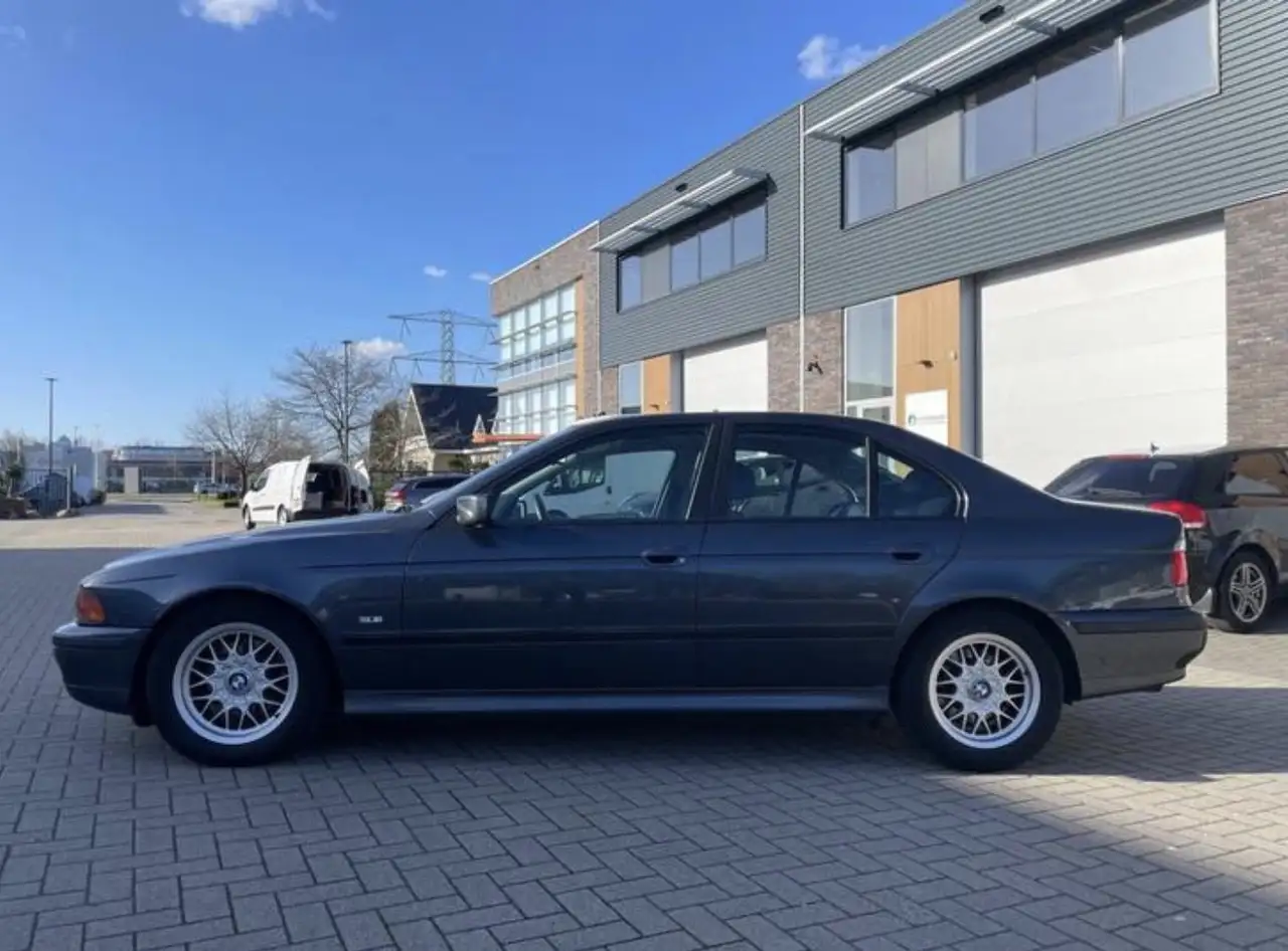 BMW 523i, foto 4