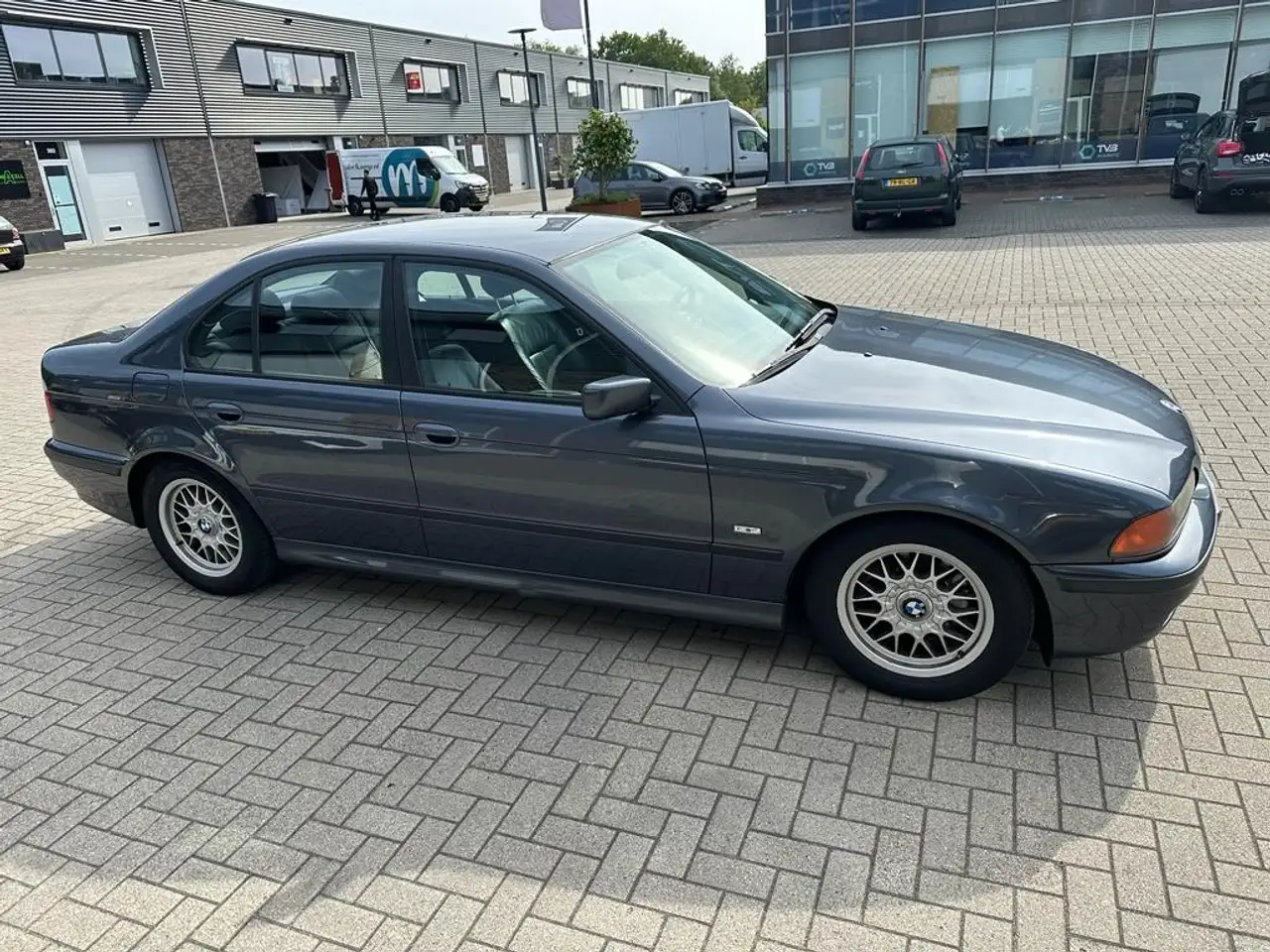 BMW 523i, foto 6