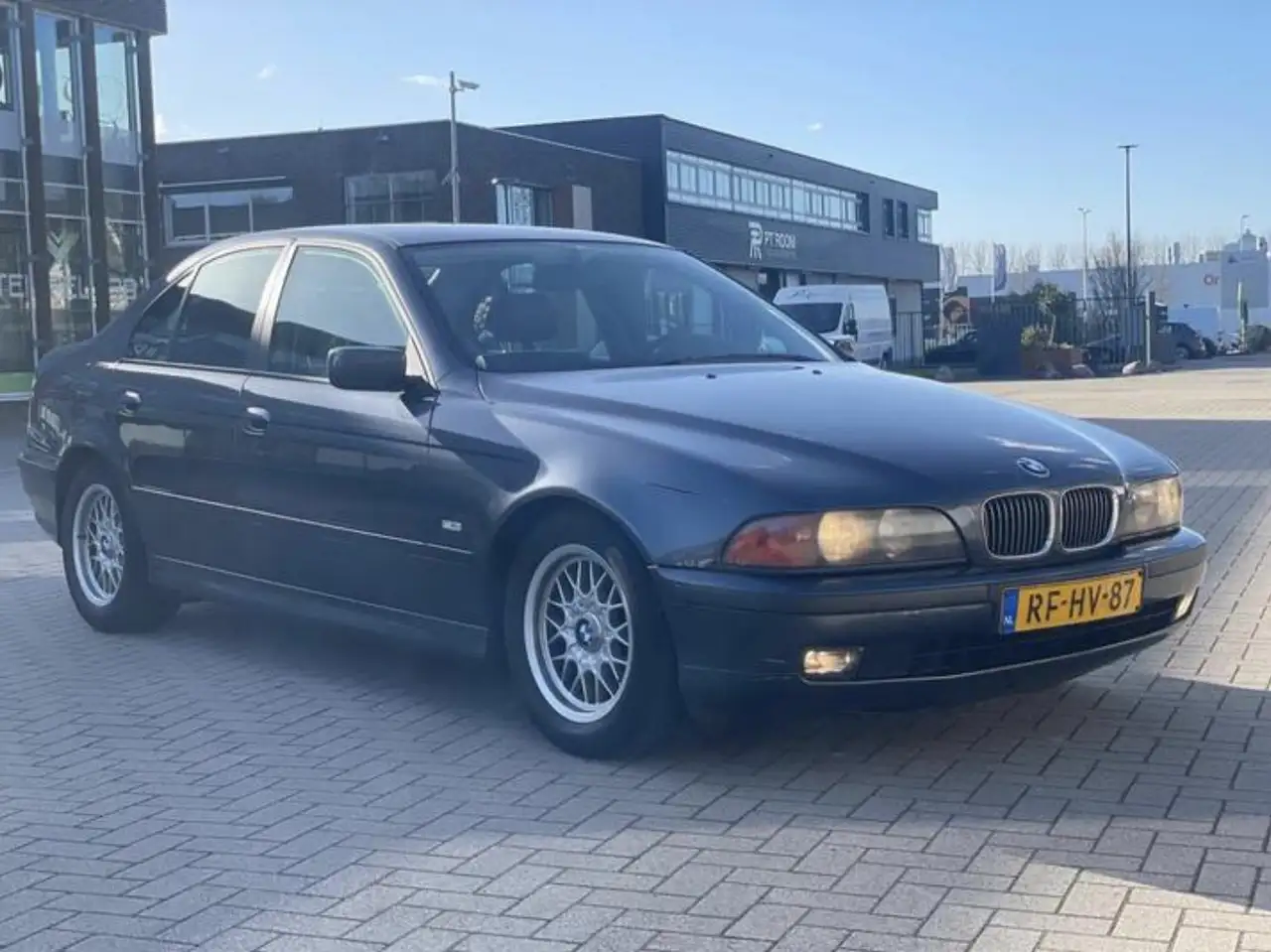 BMW 523i, foto 1