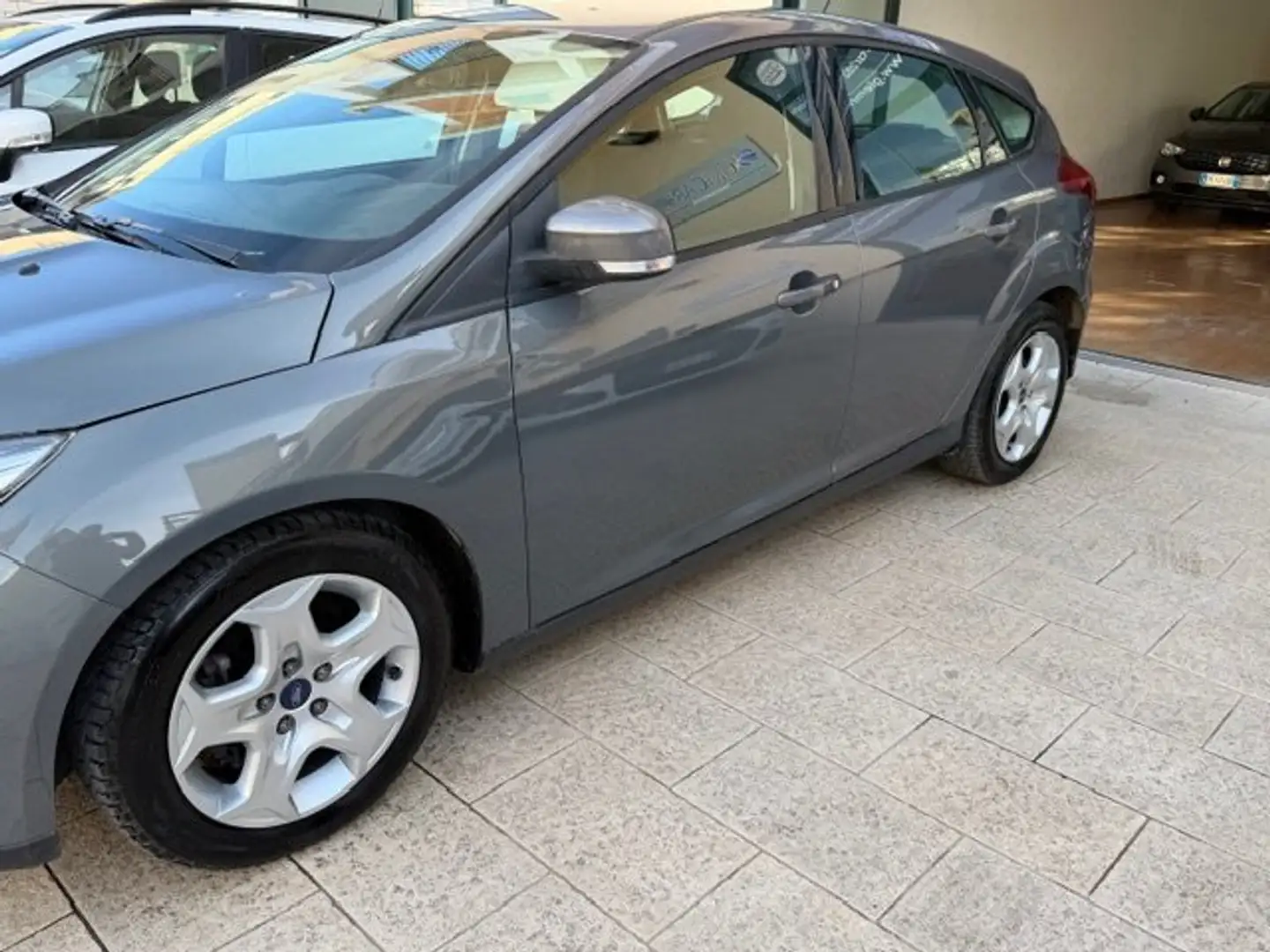 Ford Focus Focus IV 2015 5p 1.6 tdci Plus 95cv Grigio - 2