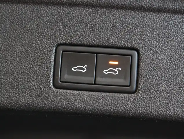 Volkswagen Touareg view 8
