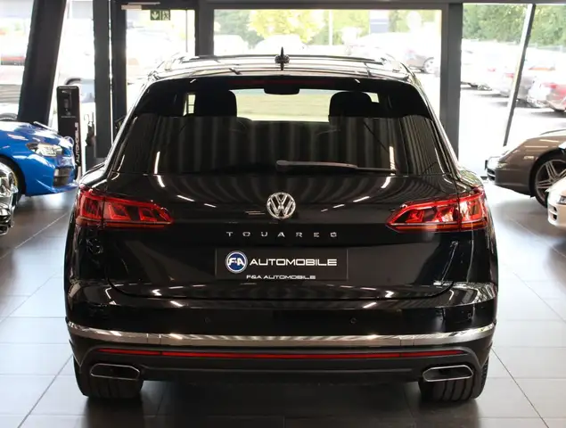 Volkswagen Touareg view 6