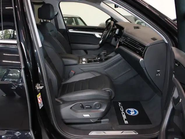 Volkswagen Touareg view 11