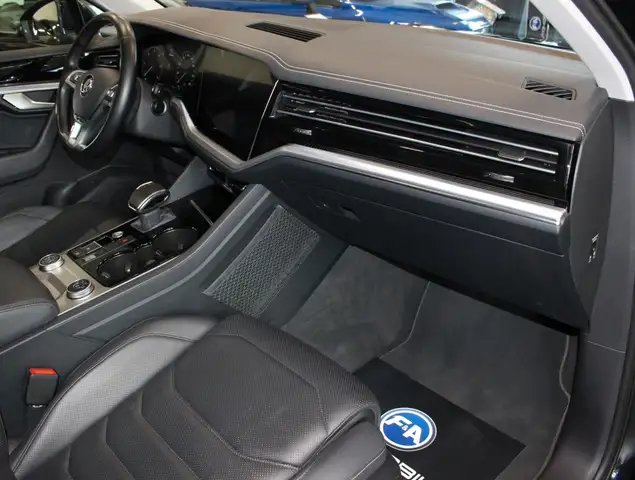 Volkswagen Touareg view 12