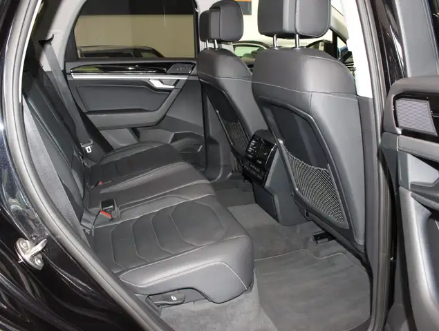 Volkswagen Touareg view 13