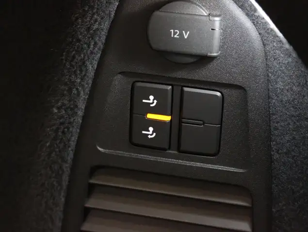 Volkswagen Touareg view 9
