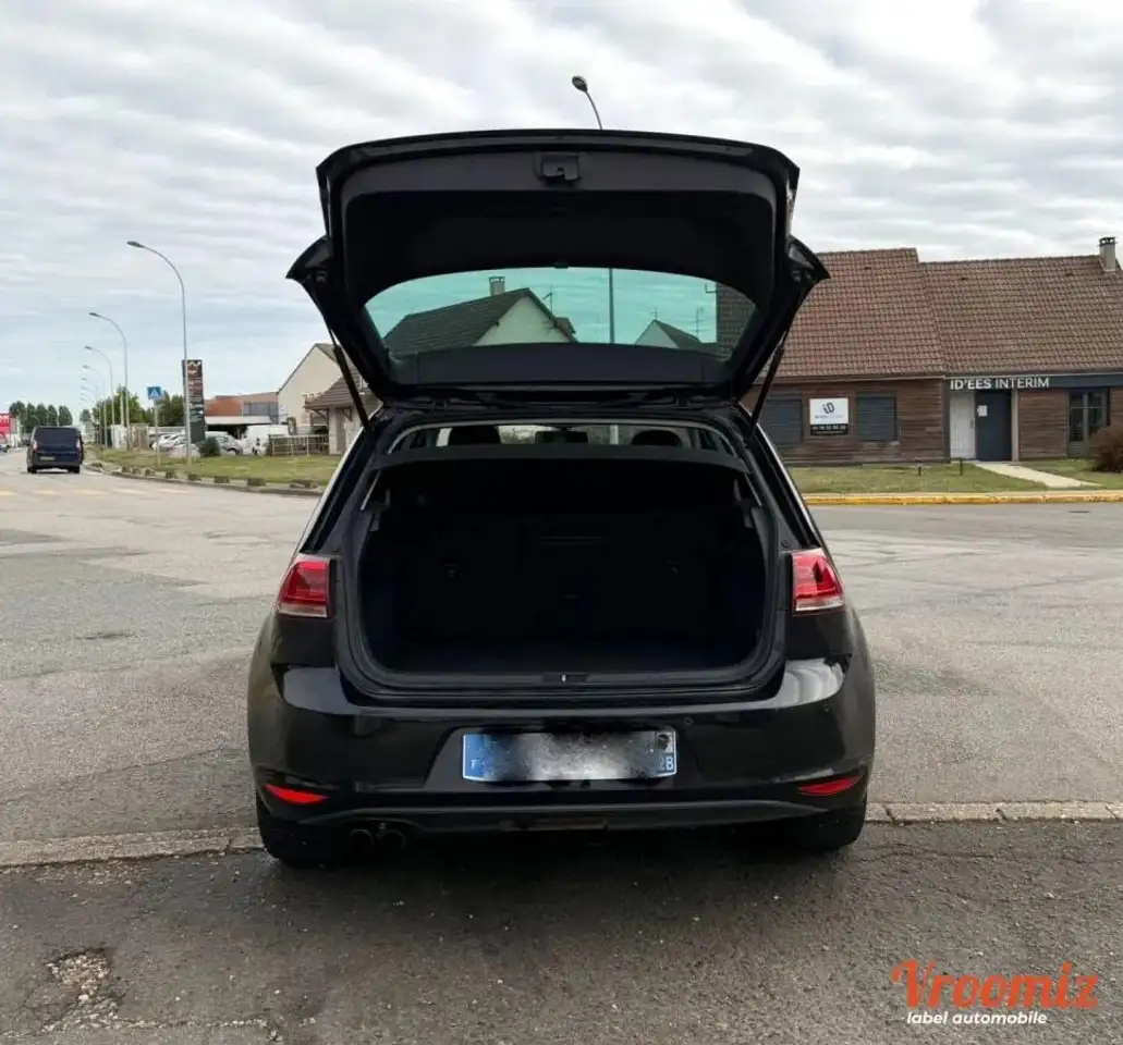 Volkswagen Golf Standard Model — photo 9