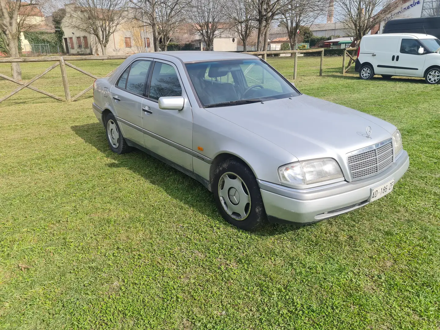 Mercedes-Benz E 200 E 180 Classic Grigio - 1