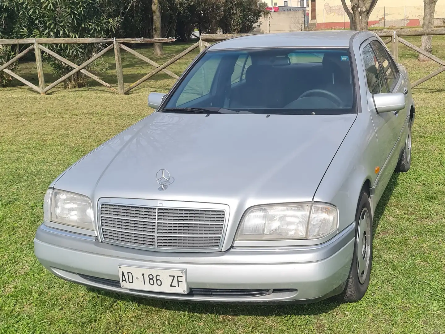 Mercedes-Benz E 200 E 180 Classic Grigio - 2