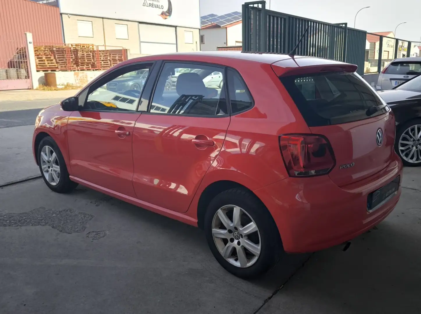 Volkswagen Polo 1.4 Sport Rojo - 2