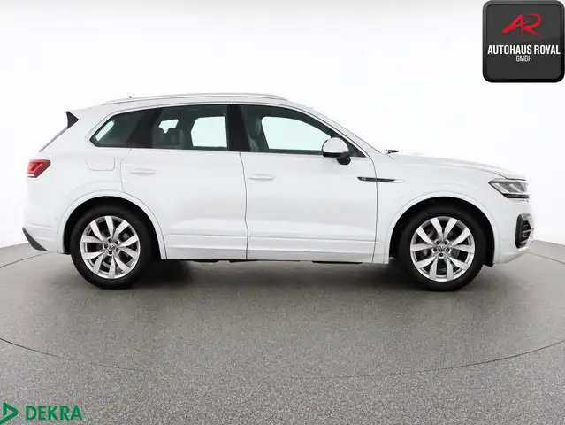 Volkswagen Touareg view 6