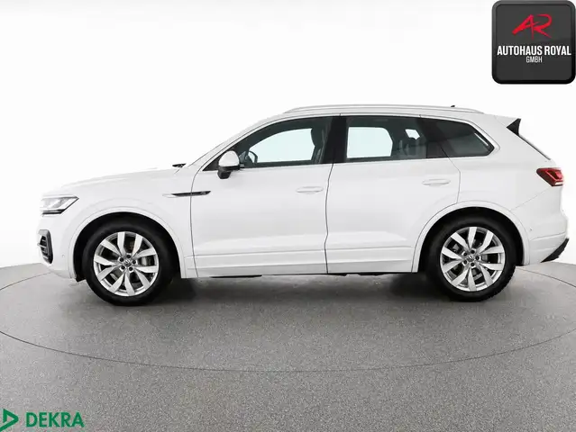 Volkswagen Touareg view 2