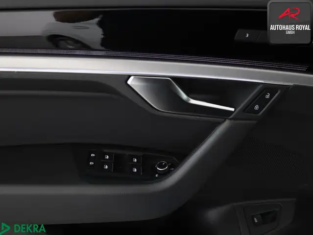 Volkswagen Touareg view 14