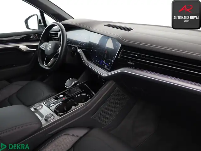Volkswagen Touareg view 10