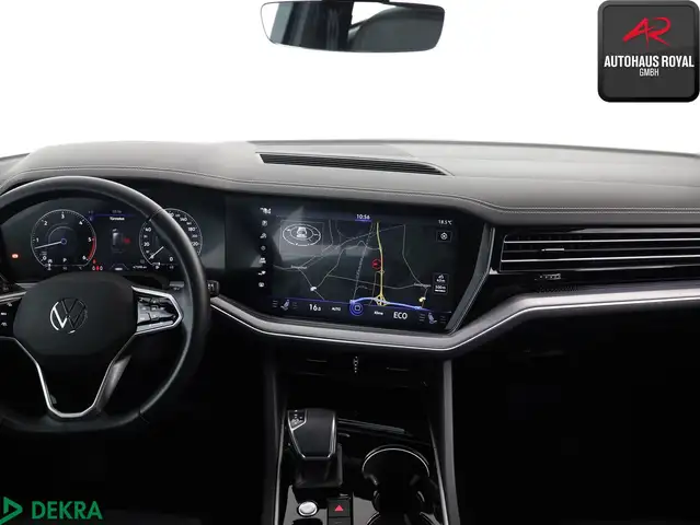 Volkswagen Touareg view 9