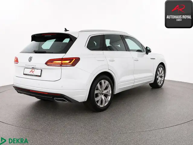 Volkswagen Touareg view 5