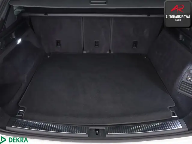 Volkswagen Touareg view 13