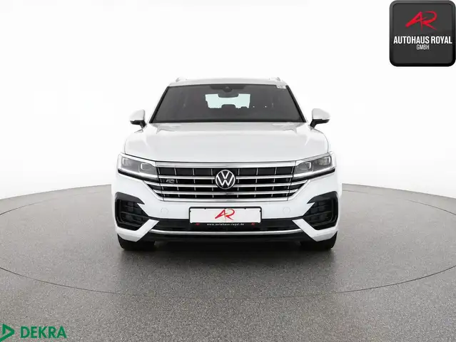 Volkswagen Touareg view 8
