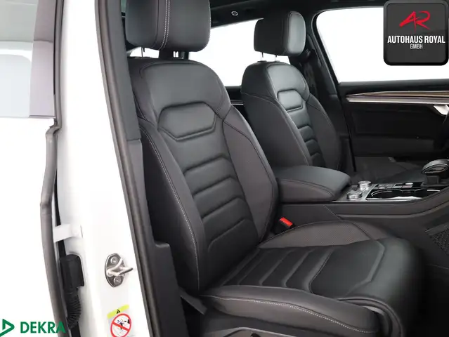 Volkswagen Touareg view 11